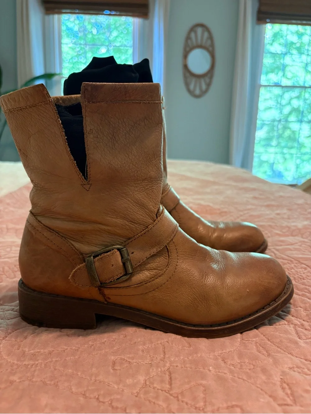Nine West Women’s Tan Leather Ankle Boots with Buckle Strap. Sz 6